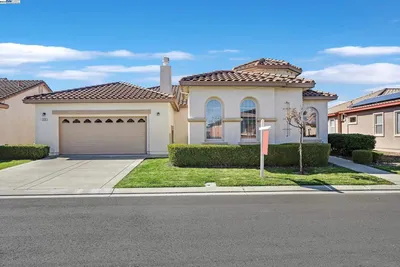 275 Magnolia Dr