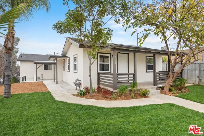 1042 Fresno, Los Angeles, CA 90023