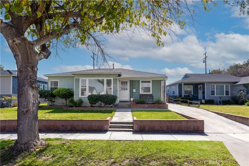 2942 Denmead, Lakewood, CA 90712