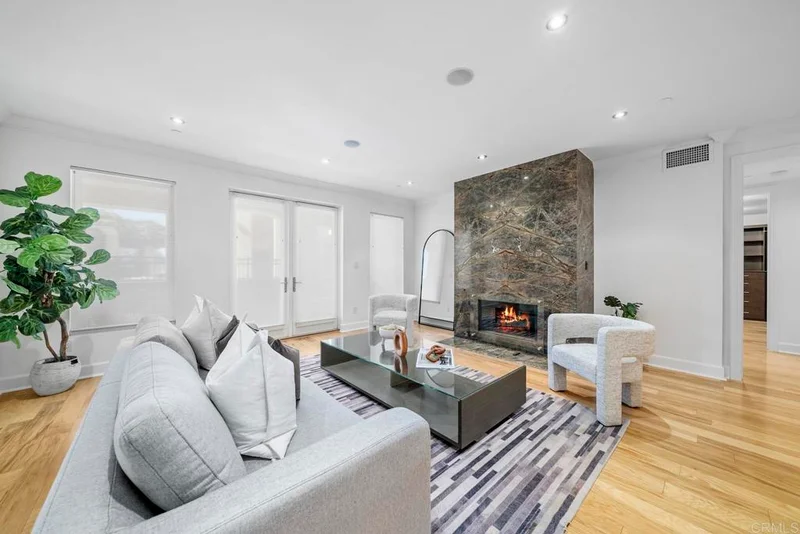 1020 Genter #101, La Jolla, CA 92037
