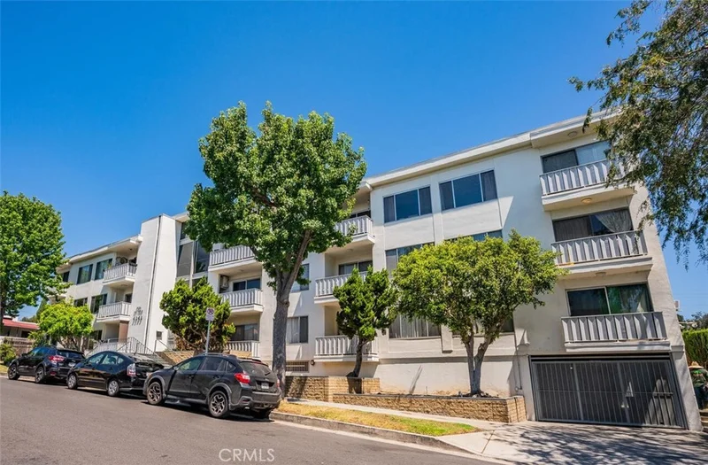 4343 Finley #24, Los Angeles, CA 90027