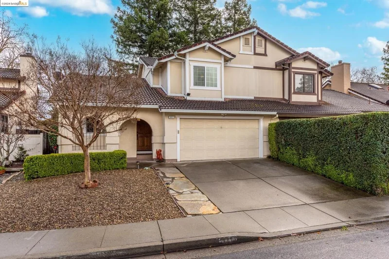 911 Hacienda Cir, Rohnert Park, CA 94928