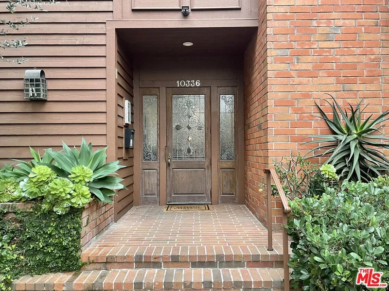 10336 Almayo #301, Los Angeles, CA 90064