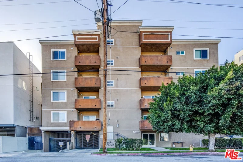 1029 Hobart #405, Los Angeles, CA 90006