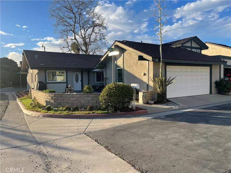231 Pala, Placentia, CA 92870