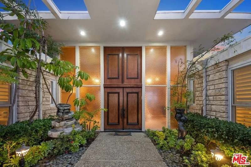 854 Glenmere, Los Angeles, CA 90049