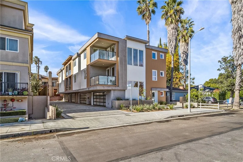 11803 Holly, Valley Village, CA 91607