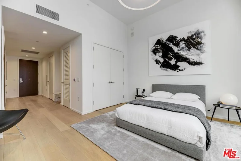 877 Francisco #819, Los Angeles, CA 90017