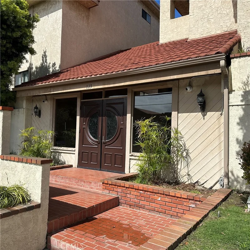 123 Oak #302, El Segundo, CA 90245