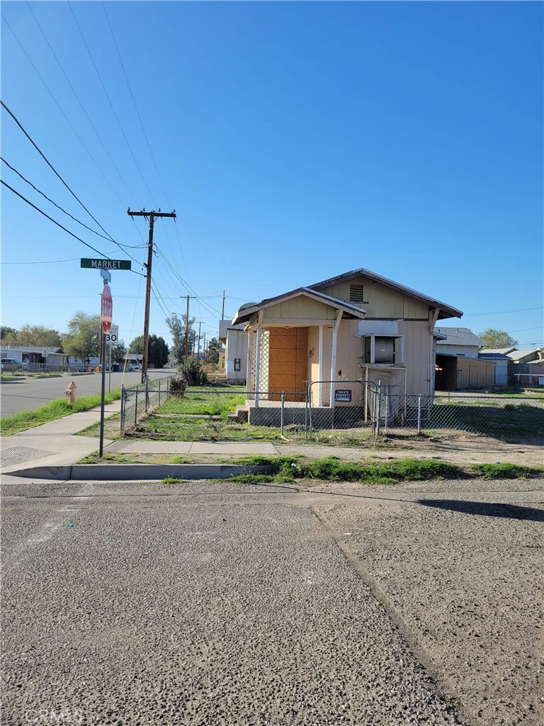 101 Market, Needles, CA 92363