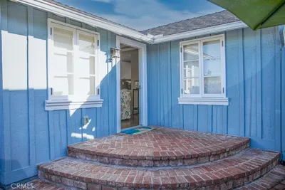 1086 Glenneyre Street photo 2