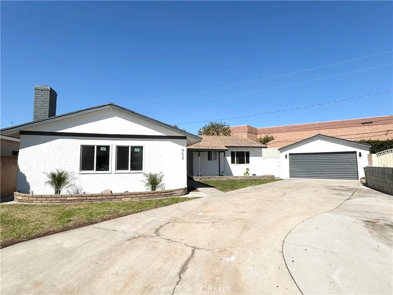 902 Bewley, Santa Ana, CA 92704