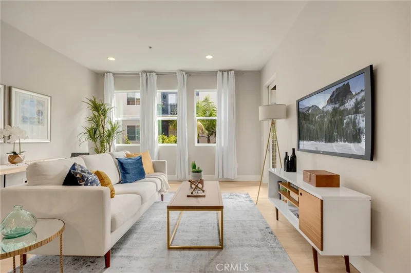 300 4th #310, Long Beach, CA 90802