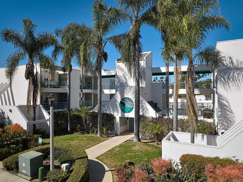 2552 Navarra #A, Carlsbad, CA 92009