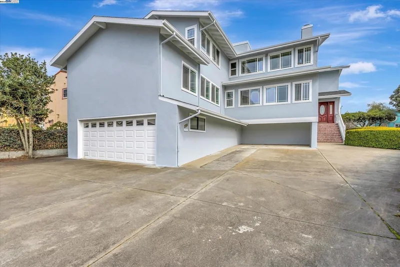 2700 Ocean Ave, San Francisco, CA 94132