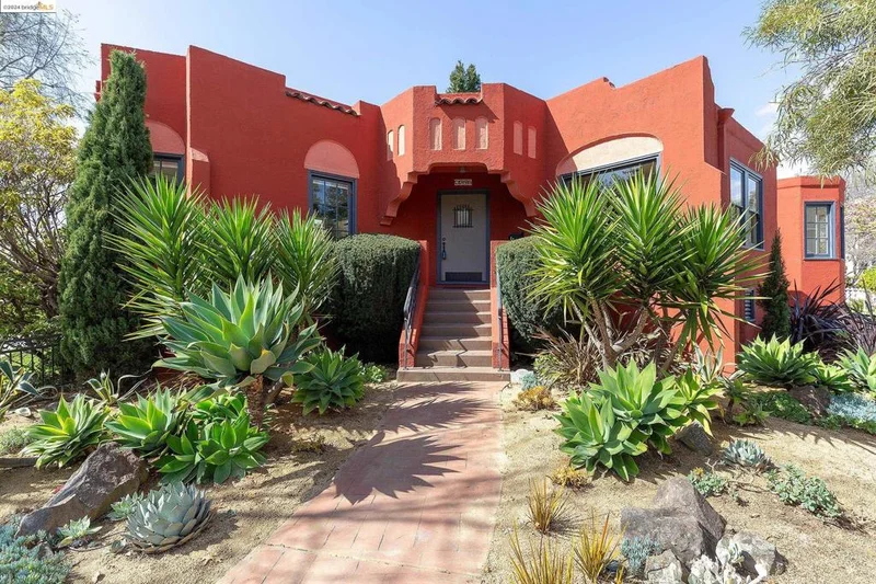 2948 Florence St, Berkeley, CA 94705