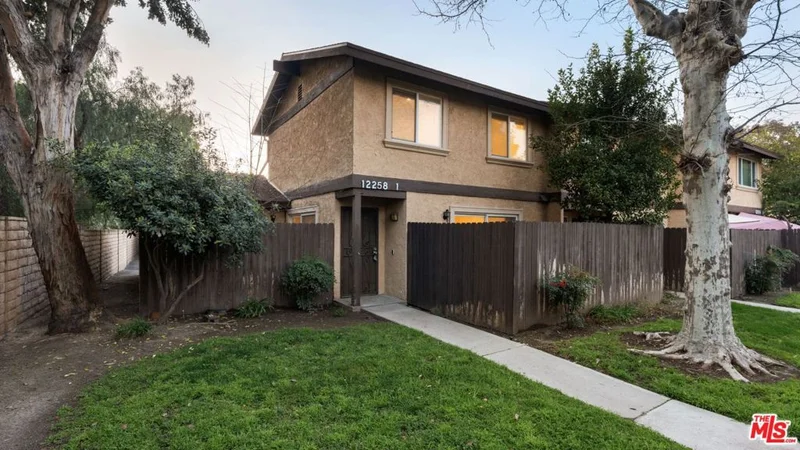 12258 Runnymede #1, North Hollywood, CA 91605