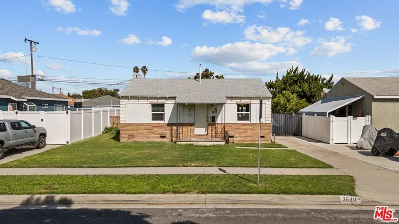 2539 219th, Carson, CA 90810