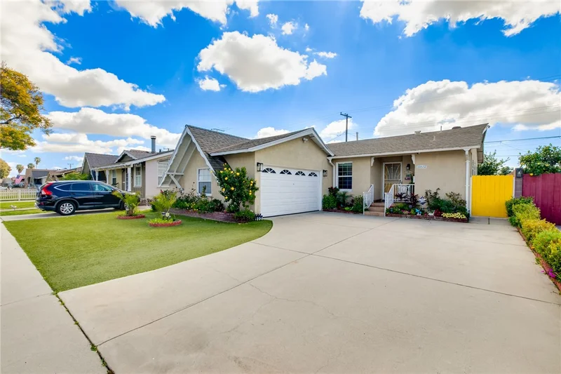 11632 Massinger, Lakewood, CA 90715