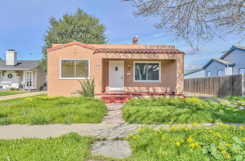 30 Alameda, Salinas, CA 93901