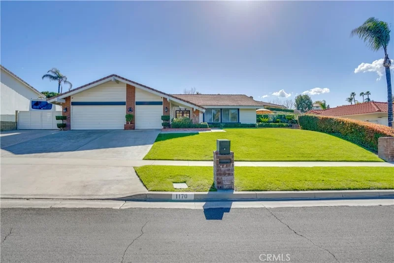 1170 Via Vallarta, Riverside, CA 92506
