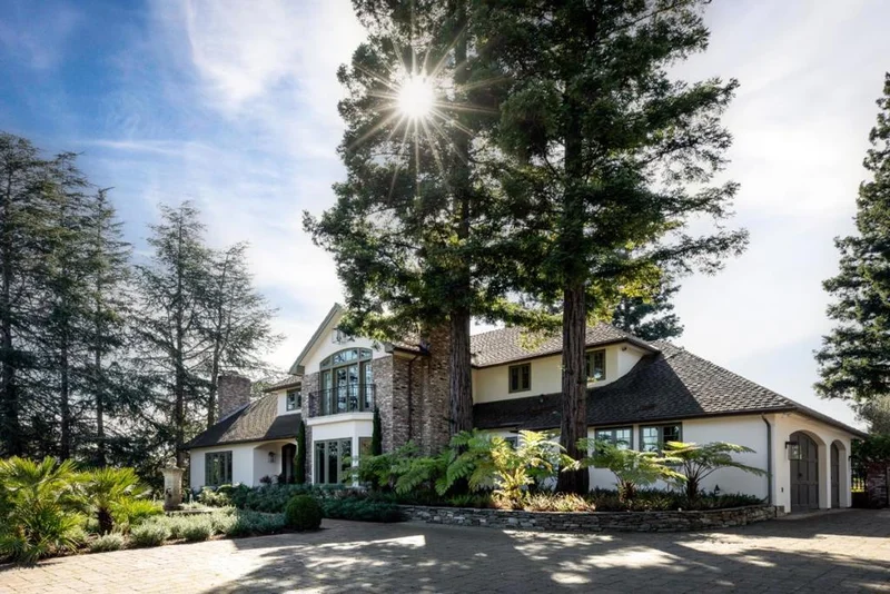 26052 Fremont, Los Altos Hills, CA 94022