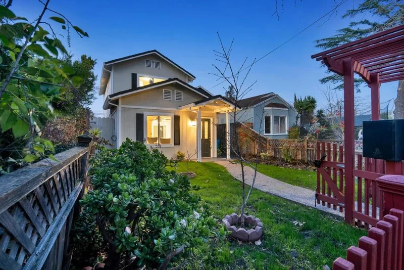 114 Broadway, Redwood City, CA 94063