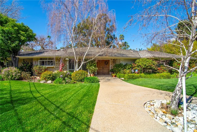 19045 Wells, Tarzana, CA 91356