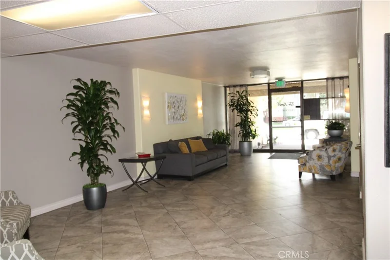 4505 California #O202, Long Beach, CA 90807