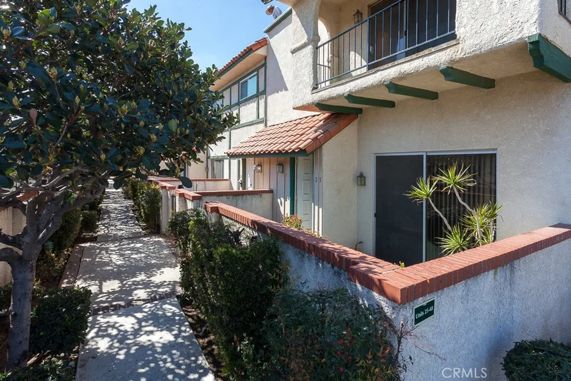 10030 Owensmouth #25, Chatsworth, CA 91311