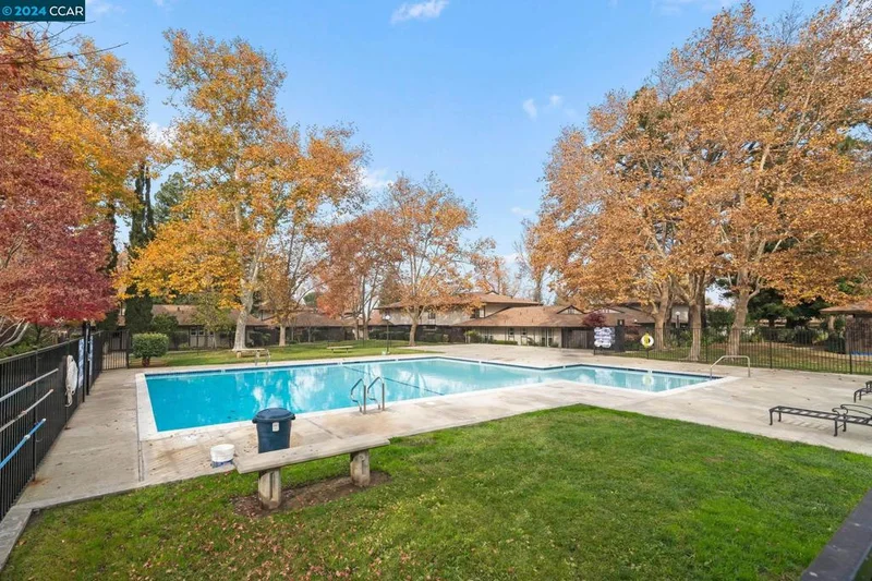 5497 Roundtree Drive #B, Concord, CA 94521