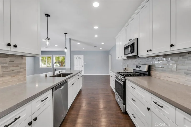 6137 Canby, Tarzana, CA 91335