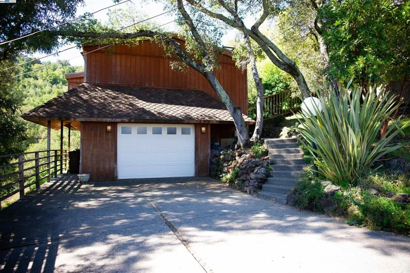 43 Los Robles Dr, San Rafael, CA 94901