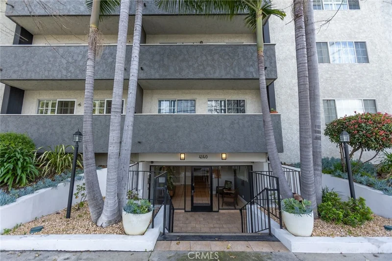 4140 Warner #304, Burbank, CA 91505
