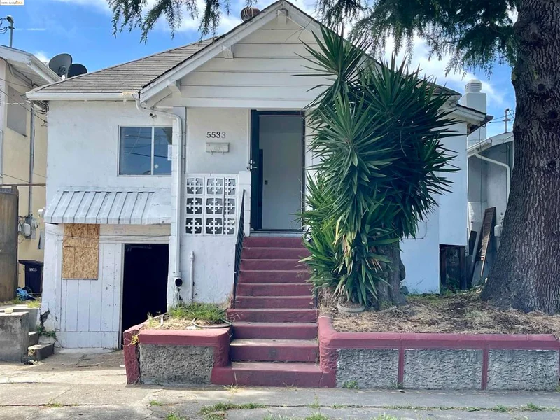 5533 Edgerly Street, Oakland, CA 94621