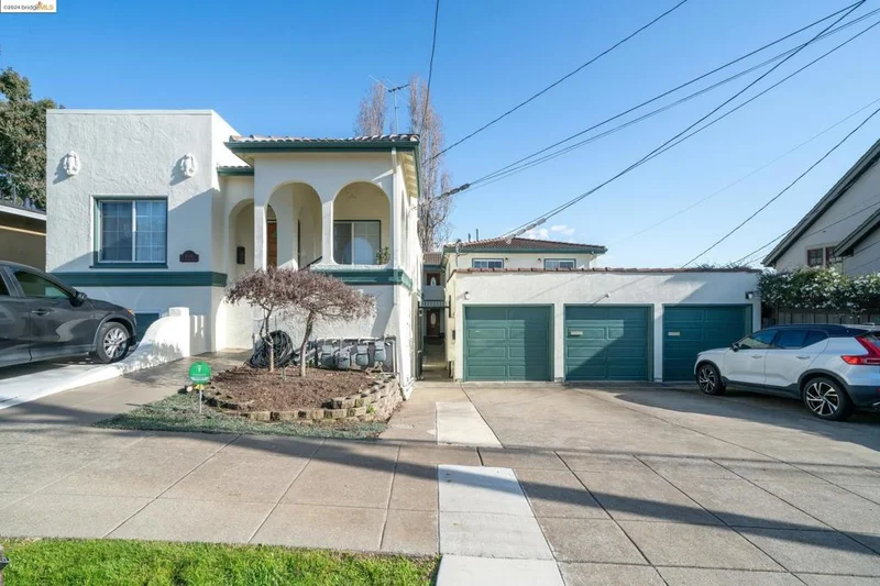 4504 Montgomery Street #B, Oakland, CA 94611