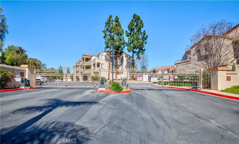 1010 La Terraza #201, Corona, CA 92879