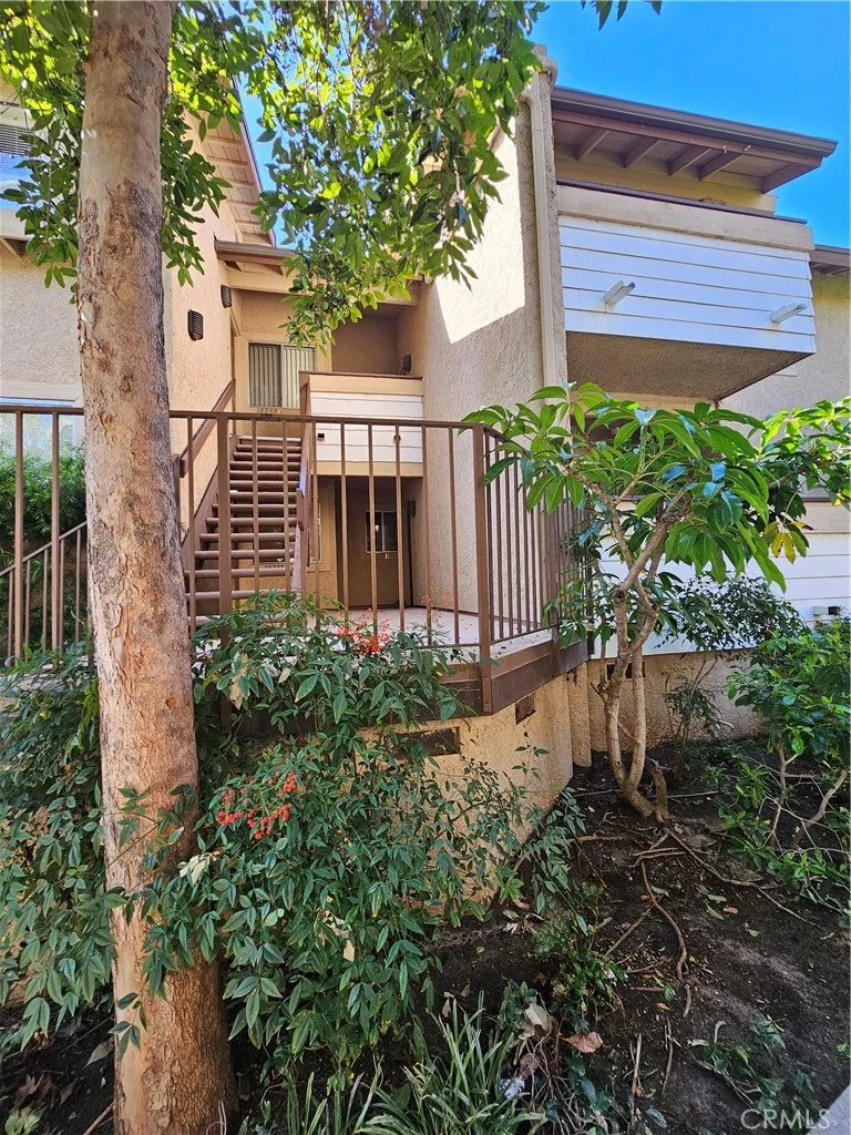 10237 De Soto #F, Chatsworth, CA 91311
