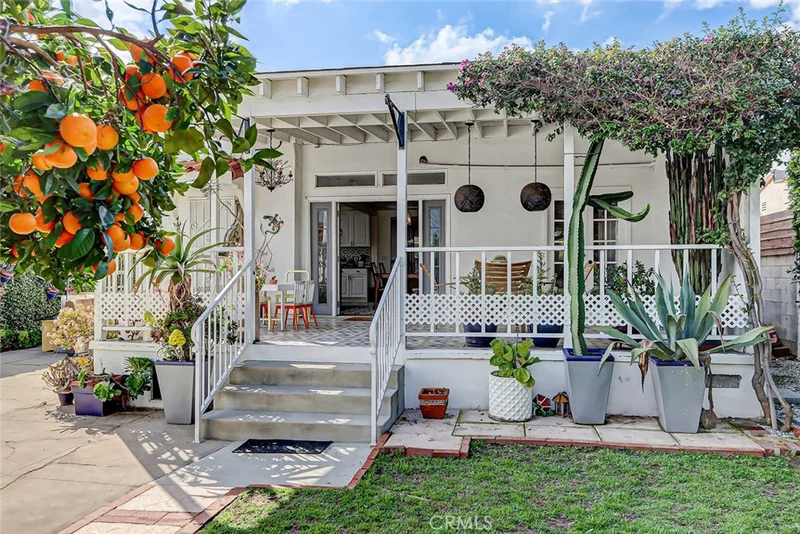 8826 Gramercy, Los Angeles, CA 90047