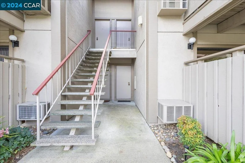 100 Kinross Drive #17, Walnut Creek, CA 94598