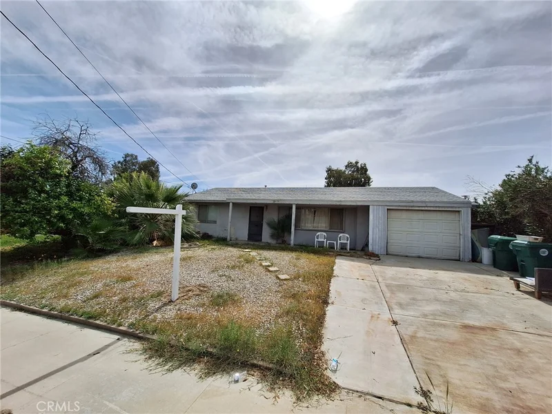 43085 Illinois, Palm Desert, CA 92211