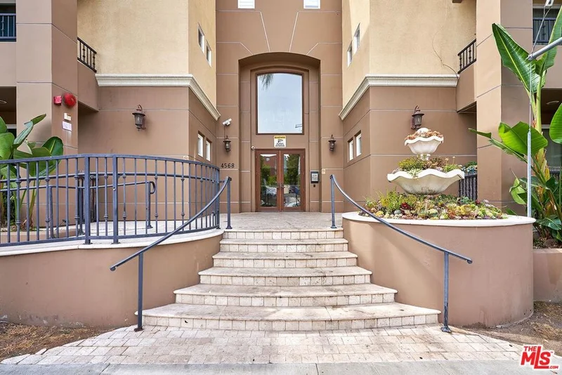 4568 1st #306, Los Angeles, CA 90004