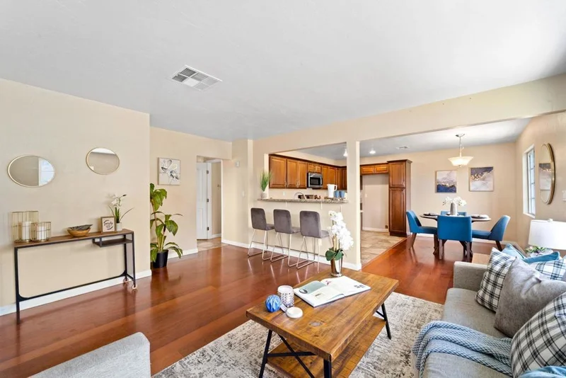 904 La Presa, Spring Valley, CA 91977