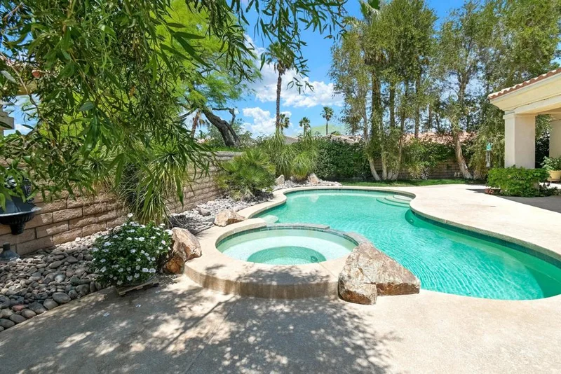 1 Brentwood, Palm Desert, CA 92260