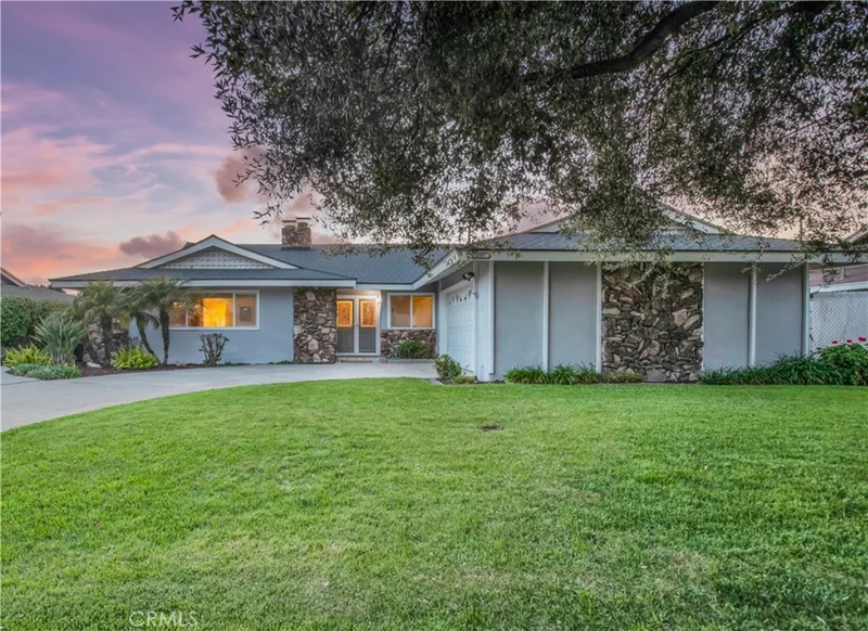 1885 Rosemount, Claremont, CA 91711