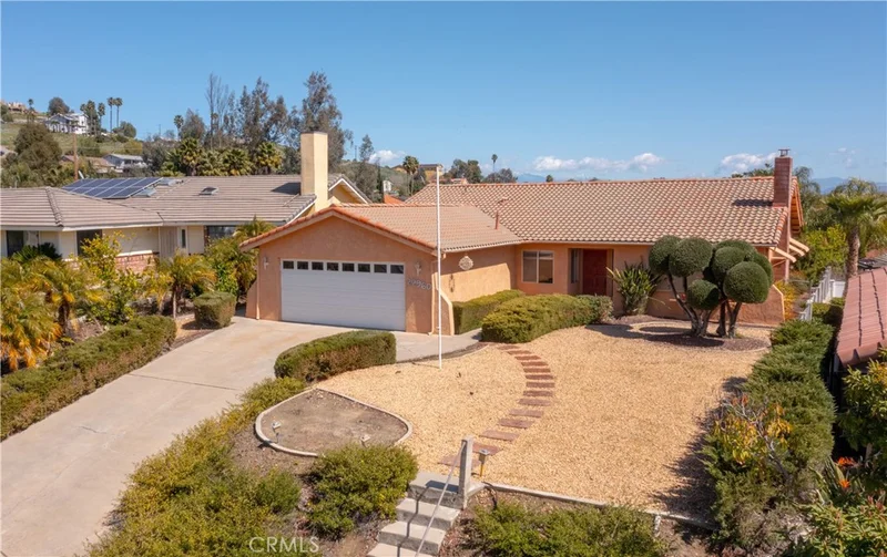 22960 Cove View, Canyon Lake, CA 92587