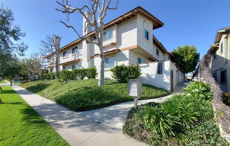 4241 Howard #12, Los Alamitos, CA 90720