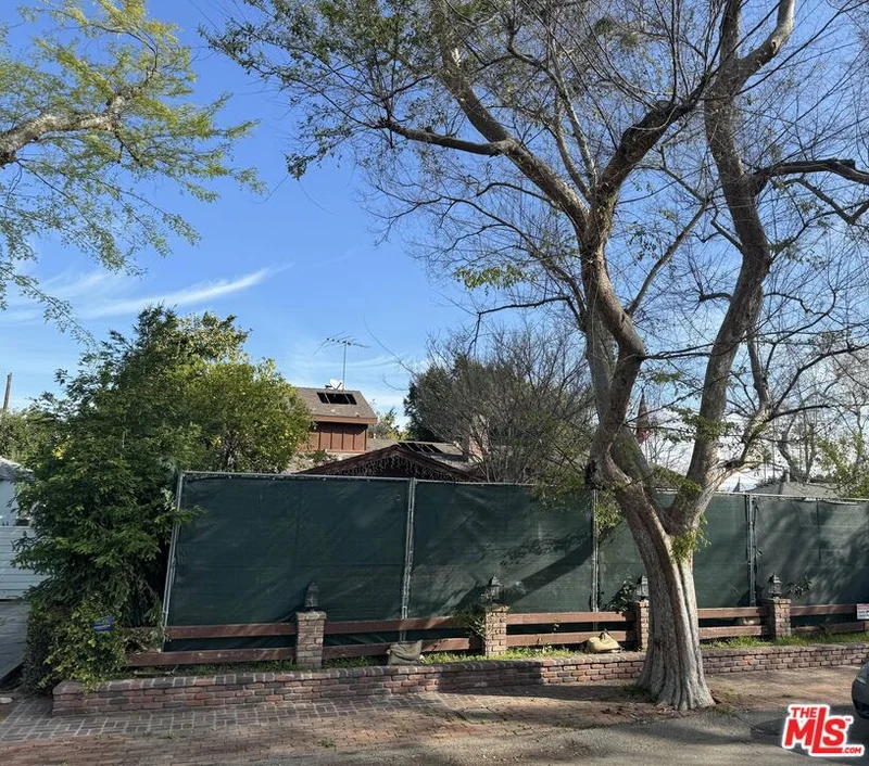 11911 Hartsook, Valley Village, CA 91607