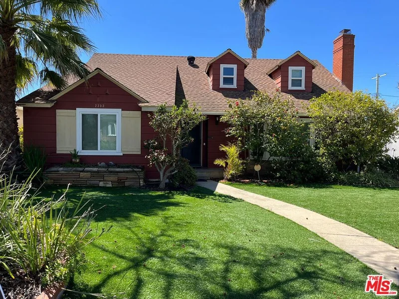 7733 Henefer, Los Angeles, CA 90045