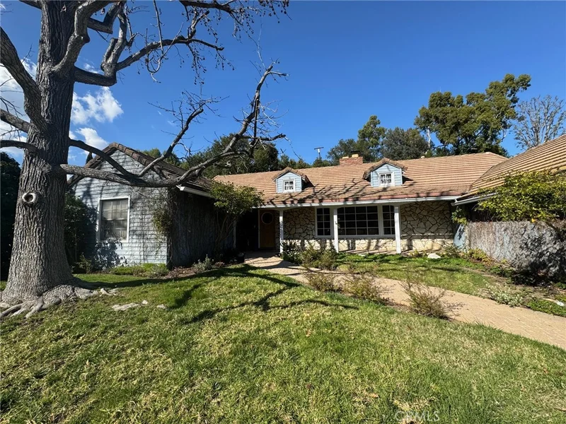 4186 Hayvenhurst, Encino, CA 91436